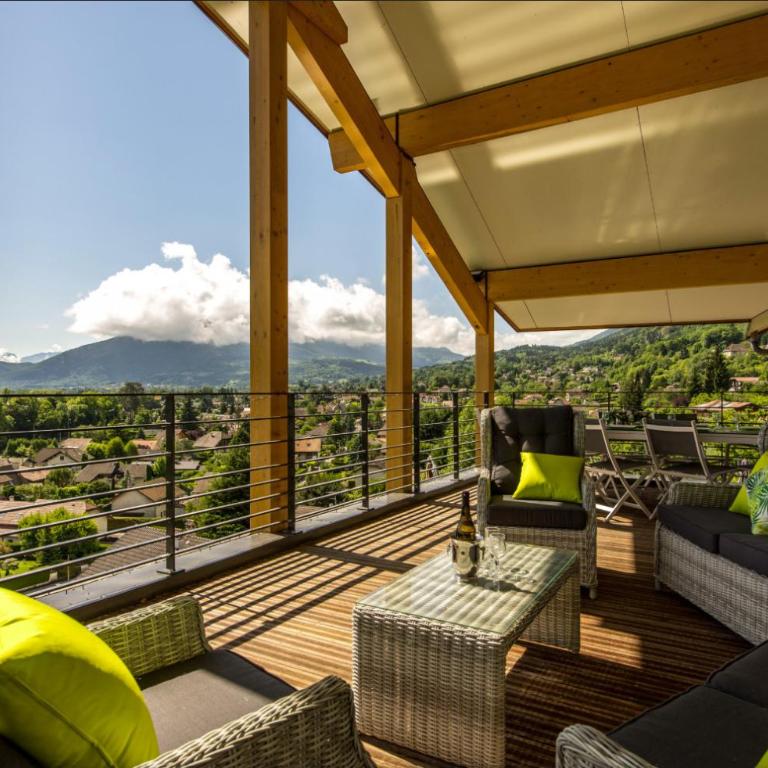 NEW! Villa l'or bleu -DUPLEX & MAINFLOOR- by Les éclectiques - DUPLEX Apartment - Panoramic Terrasse with Lake View & Spa - Upper Floor - 10