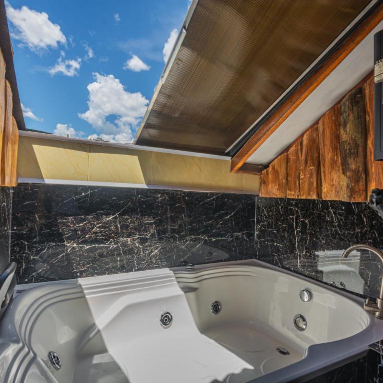 Hotel Lares 70 Laureles - Deluxe Double Room - 6