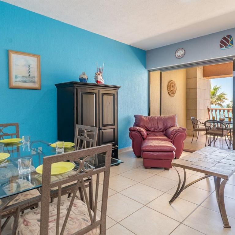 Sun Shine Moments Adorable Oceanfront Condo - Casa - 4