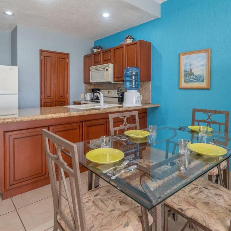 Sun Shine Moments Adorable Oceanfront Condo - Casa - 7