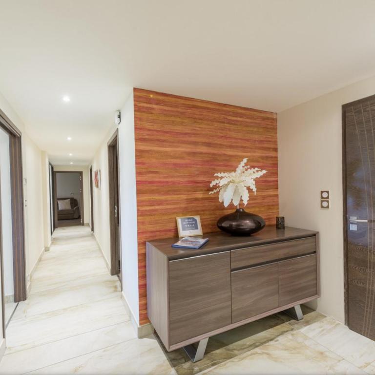 NEW! Villa l'or bleu -DUPLEX & MAINFLOOR- by Les éclectiques - MAINFLOOR Apartment - Panoramic Terrasse with Lake View & Spa - Lower Floor - 8