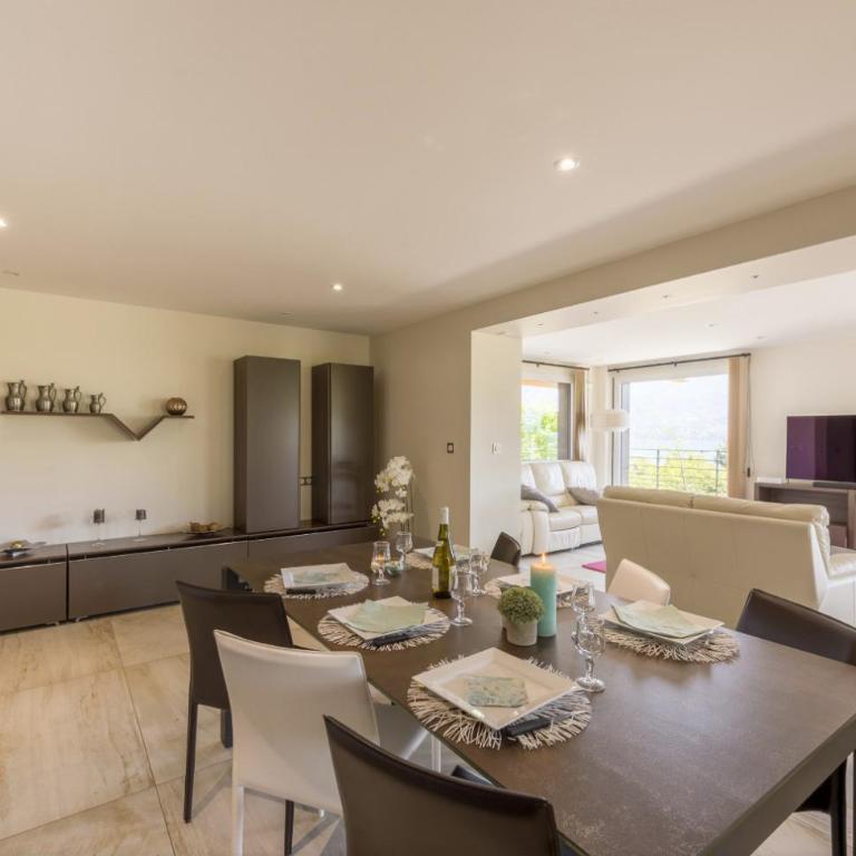 NEW! Villa l'or bleu -DUPLEX & MAINFLOOR- by Les éclectiques - MAINFLOOR Apartment - Panoramic Terrasse with Lake View & Spa - Lower Floor - 9