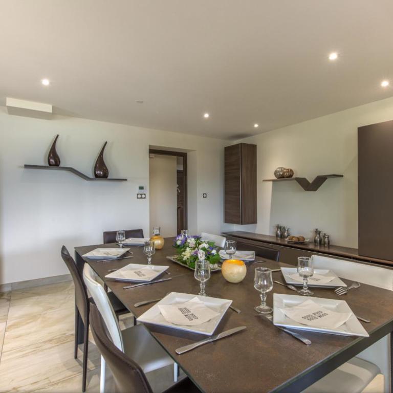 NEW! Villa l'or bleu -DUPLEX & MAINFLOOR- by Les éclectiques - MAINFLOOR Apartment - Panoramic Terrasse with Lake View & Spa - Lower Floor - 10