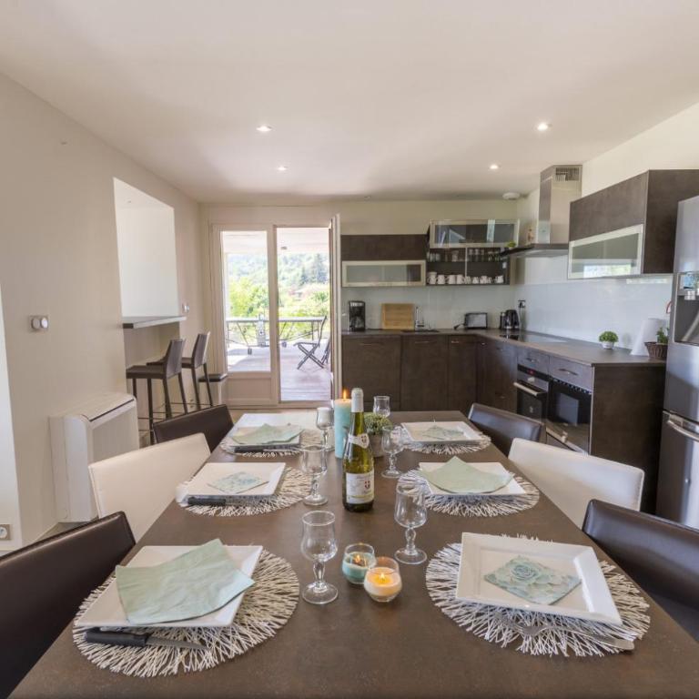 NEW! Villa l'or bleu -DUPLEX & MAINFLOOR- by Les éclectiques - MAINFLOOR Apartment - Panoramic Terrasse with Lake View & Spa - Lower Floor - 12