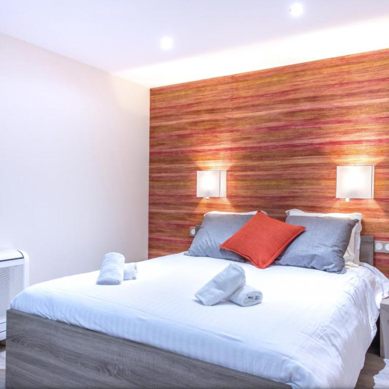 NEW! Villa l'or bleu -DUPLEX & MAINFLOOR- by Les éclectiques - MAINFLOOR Apartment - Panoramic Terrasse with Lake View & Spa - Lower Floor - 14