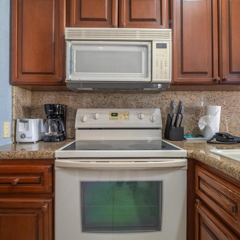 Sun Shine Moments Adorable Oceanfront Condo - Casa - 8