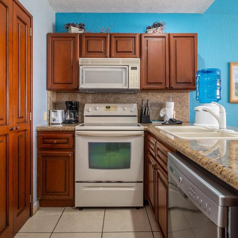 Sun Shine Moments Adorable Oceanfront Condo - Casa - 13