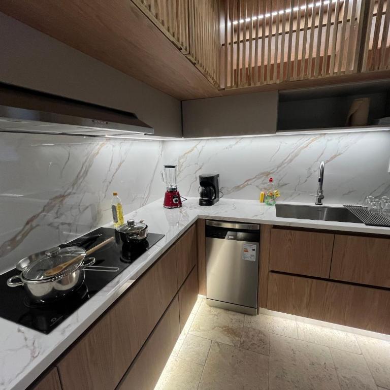 Heated & Cozy Cabin for Two - Suite - 9