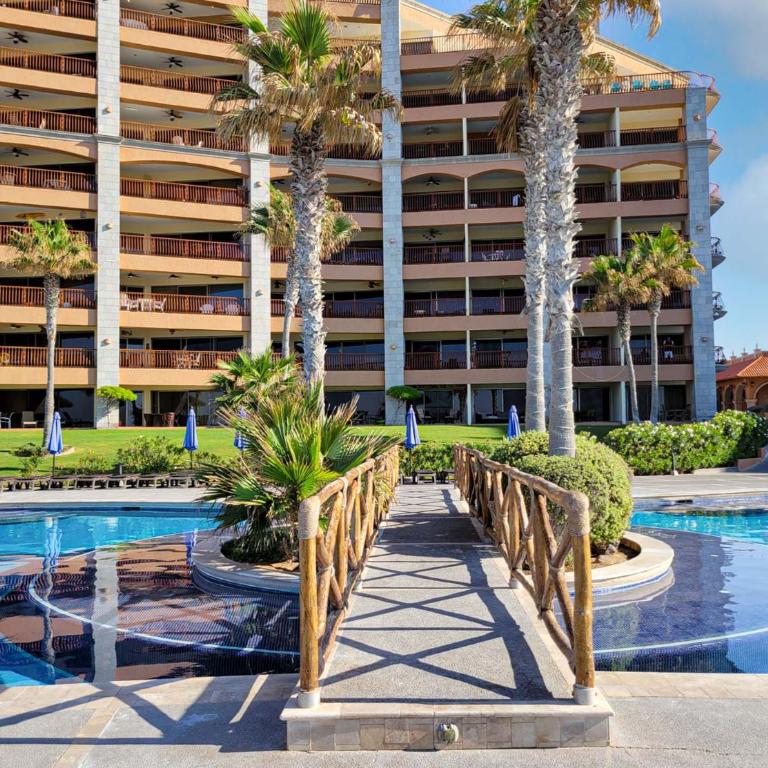 Sun Breeze Oasis 1 BR Ocean Front Condo - Ferienhaus - 2