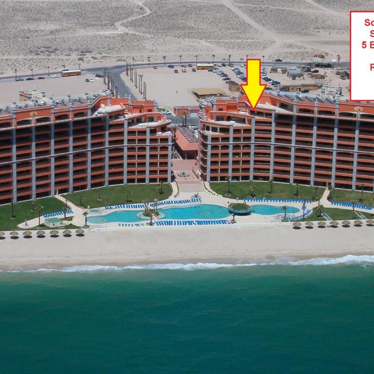 Sunny Daze Massive Grandiose Oceanfront Condo - Maison de Vacances - 1