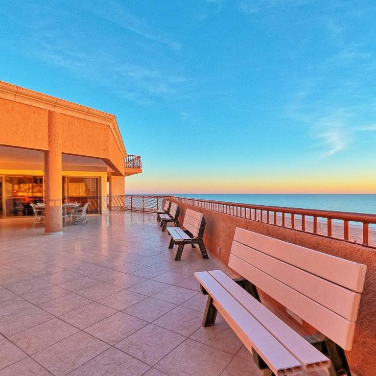 Sunny Daze Massive Grandiose Oceanfront Condo - Maison de Vacances - 18