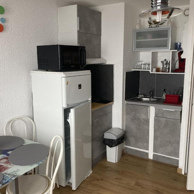 Studio pour 4 personnes , équipé , parking privé - Apartment mit 1 Schlafzimmer - 3