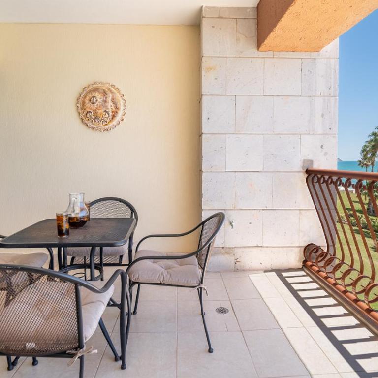 Sun Shine Moments Adorable Oceanfront Condo - Casa - 16