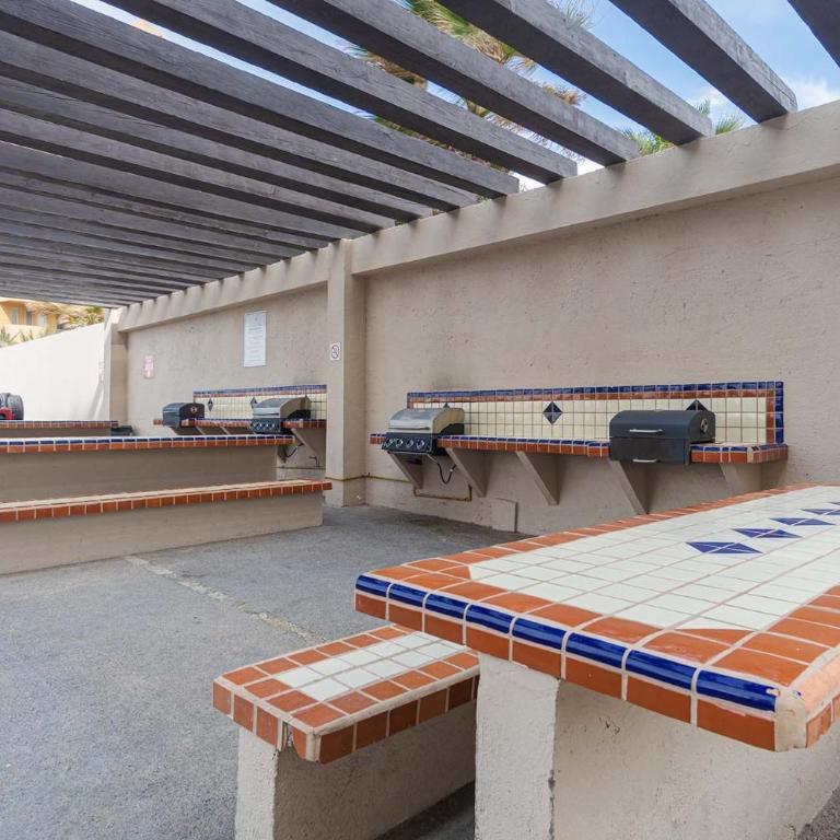 Sun Breeze Oasis 1 BR Ocean Front Condo - Ferienhaus - 19