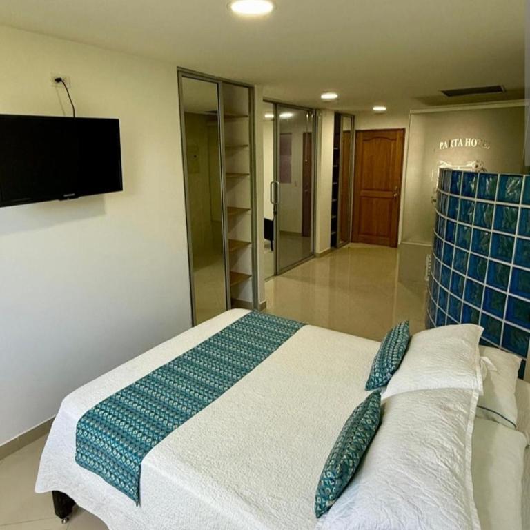Hotel y Apartamentos Montes - One-Bedroom Apartment - 2