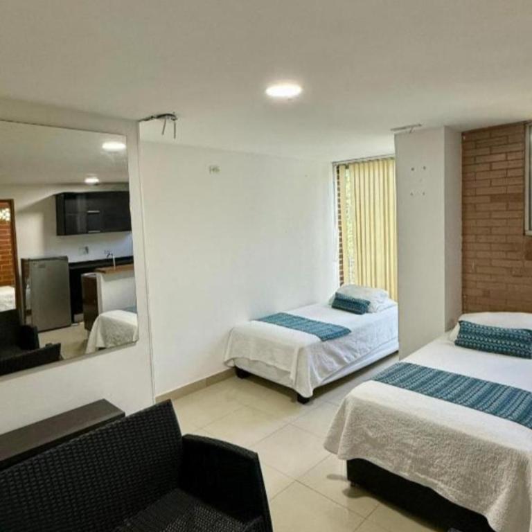 Hotel y Apartamentos Montes - One-Bedroom Apartment - 3