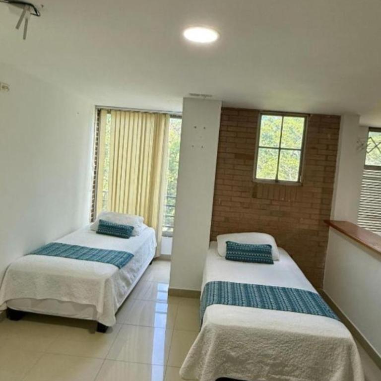 Hotel y Apartamentos Montes - One-Bedroom Apartment - 2