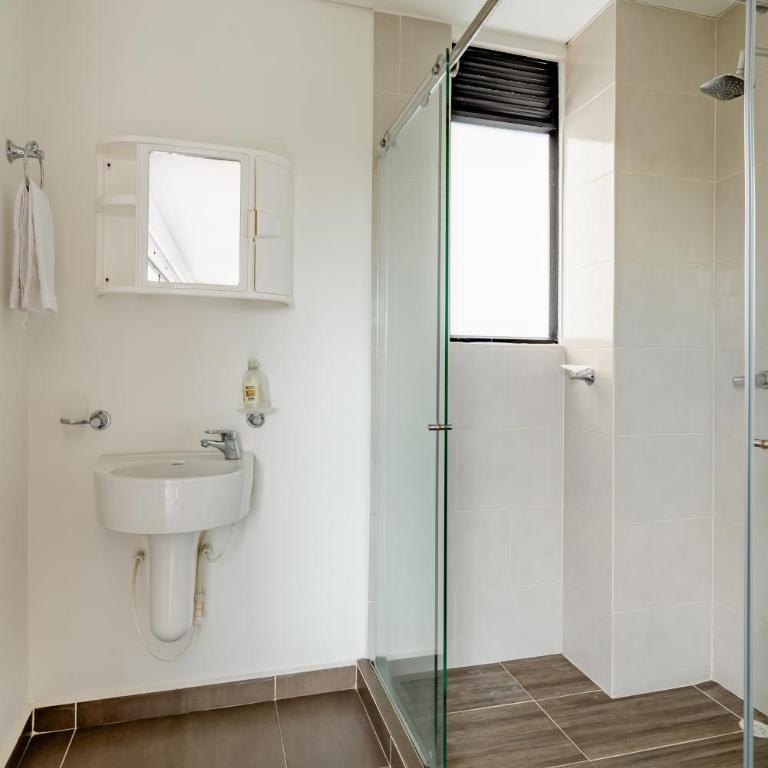 Elegante apartamento nuevo en Pereira con vistas a la montaña - One-Bedroom Apartment - 30