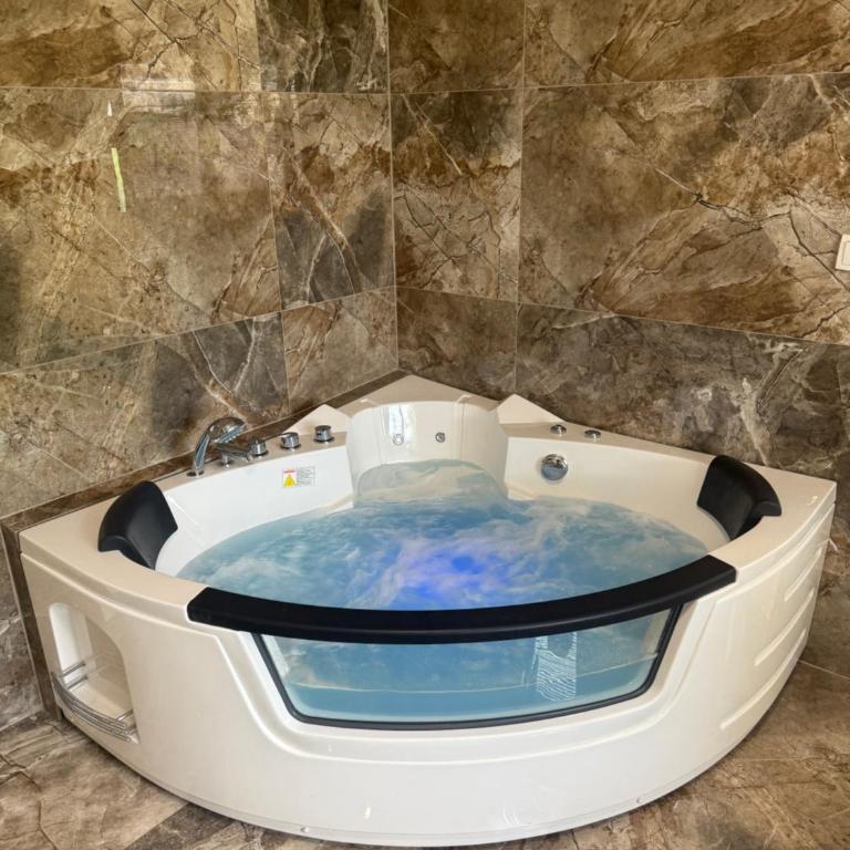 Place to Be - Modern Jacuzzi House in Vozdovac - Two-Bedroom House - 1