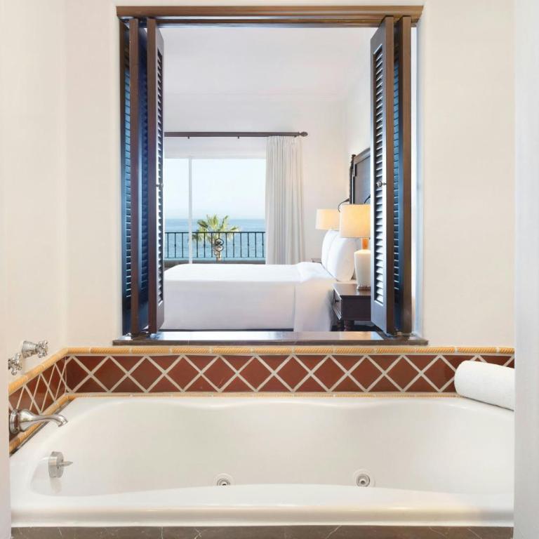 Hacienda del Mar Los Cabos, an Autograph Collection All-Inclusive Resort - One-Bedroom Arcos King Suite with Sofa Bed - Oceanfront - 4
