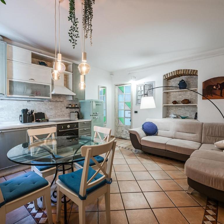 Savona Bilo13 Fashion Spot metro a 5 minutes WIFI and AC - Appartamento con 2 Camere da Letto - 1