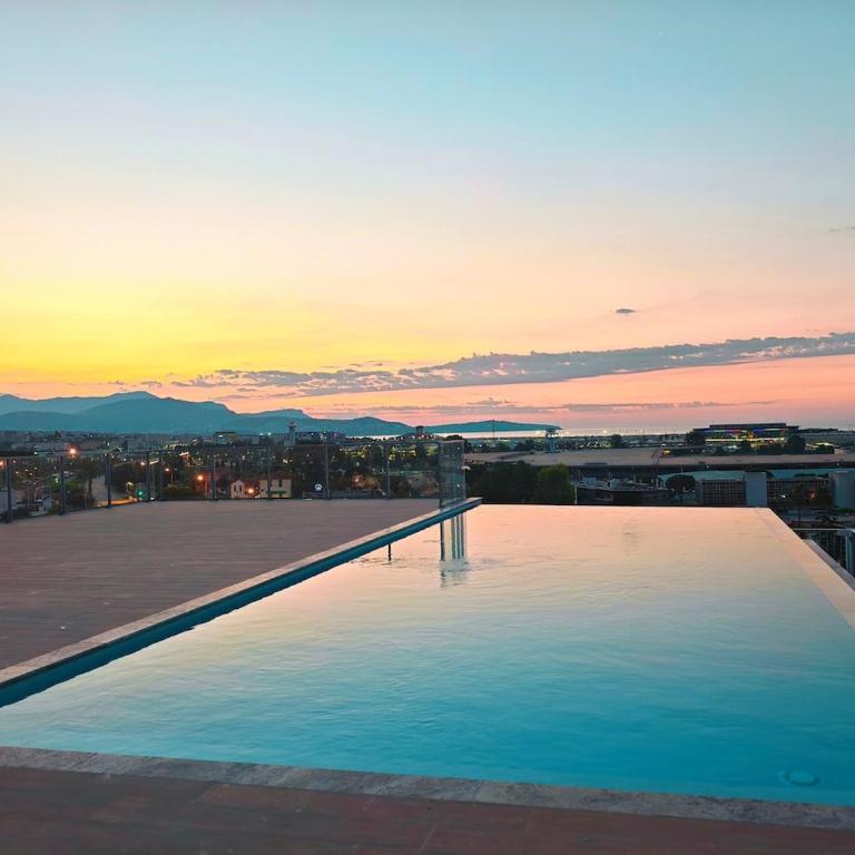 SEASIDE - Rooftop Pool - Beach 100m - Pk - Studio avec Terrasse - 1