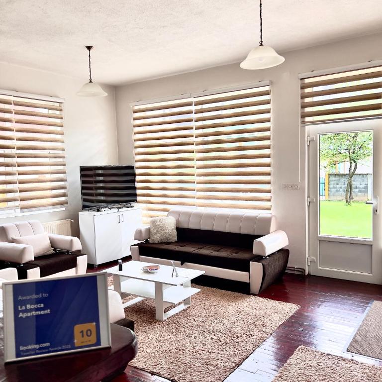 La Bocca Apartment - Airport, Parking, AC, Bidet, Coffee Machine, PS3 - One-Bedroom Apartment - 1