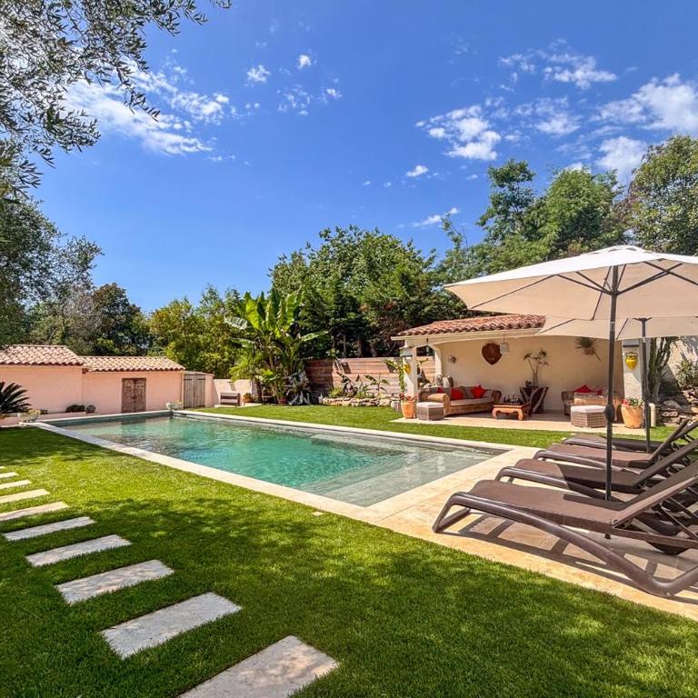 La Dolce Villa 11 sleeps Pool & Landscaped Garden - Villa - 2