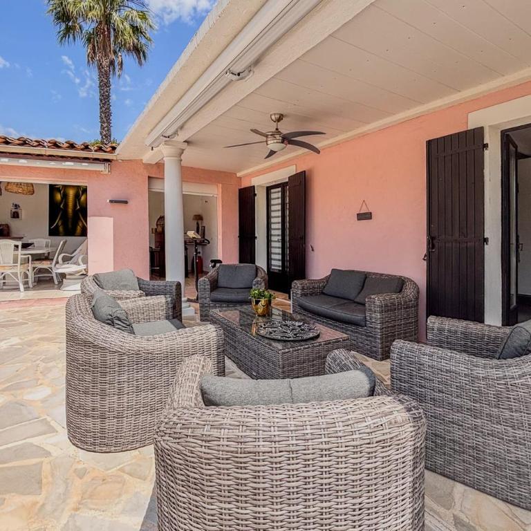 La Dolce Villa 11 sleeps Pool & Landscaped Garden - Villa - 19