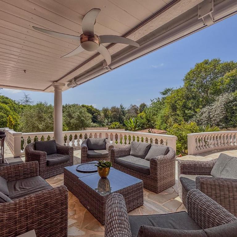 La Dolce Villa 11 sleeps Pool & Landscaped Garden - Villa - 20