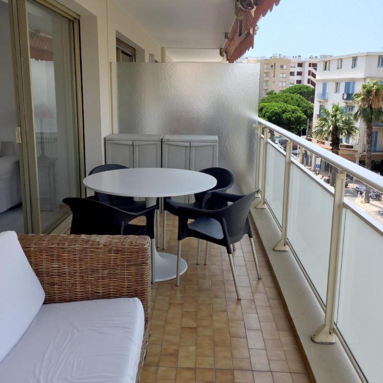 Grand appartement 3 chambres 6-8 personnes proche plages - Juan-les-Pins - Appartement - 7