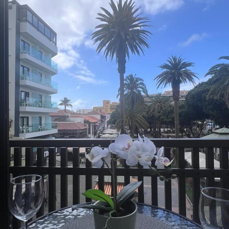 Frente a la Plaza del Charco - Mar y vida desde tus 2 balcones - Apartamento de 1 dormitorio - 1