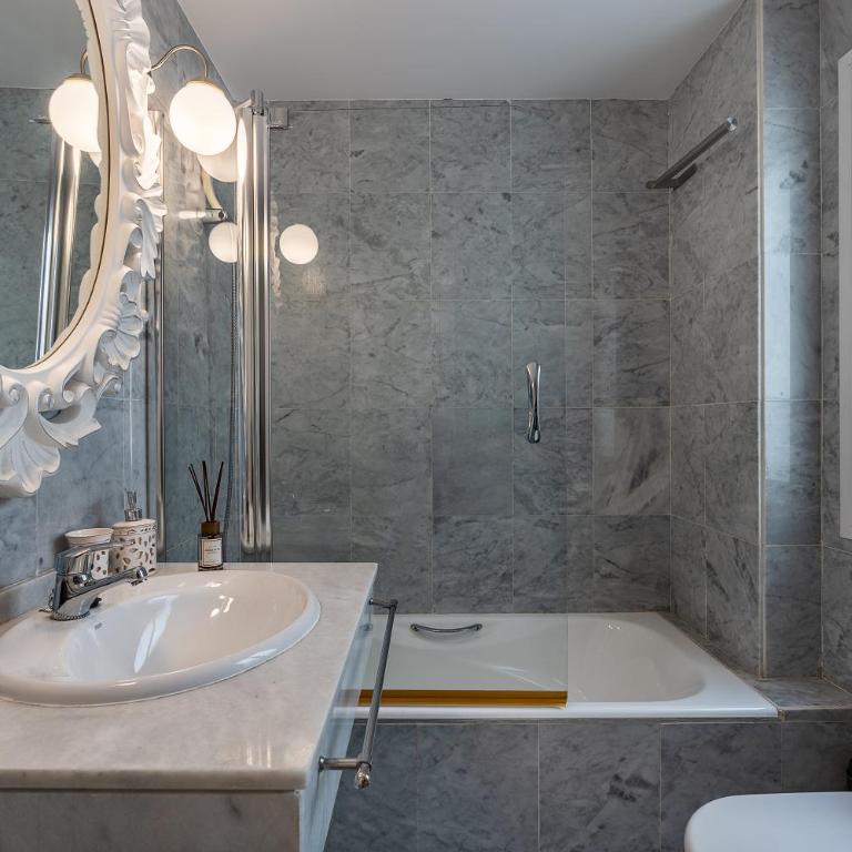 Magnificent apartment in the Albaicín and Sacromonte Parking - Two-Bedroom Apartment - 28