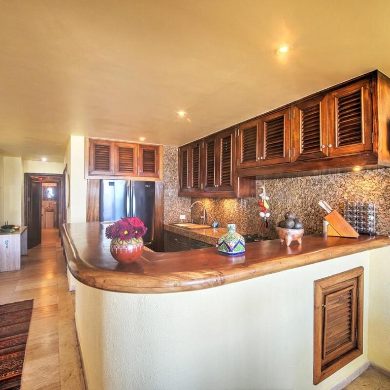 Beautiful & Serene Condo beach access - Three-Bedroom House - 28