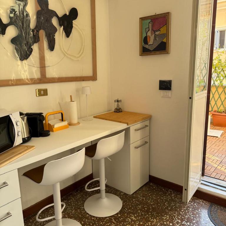 Terrace & 1930s Charm - Vatican Walk - Appartamento con 2 Camere da Letto e Terrazza - 15