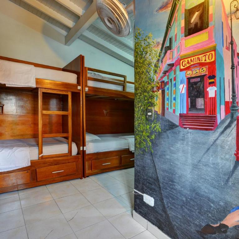 The Wandering Paisa - Bed in 6-Bed Female Dormitory Room - 1