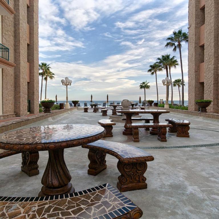 Sea-Shell Hive Refreshing Oceanfront Condo - Vacation Home - 28