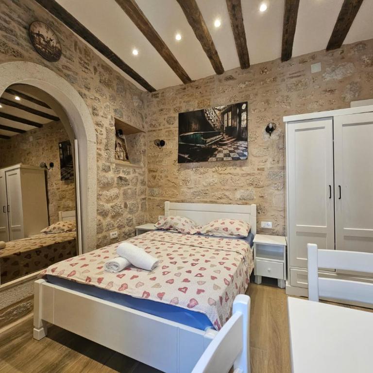 patrik - One-Bedroom Apartment - 1