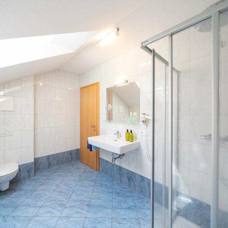 Frühstückspension Götzfried-Hof - Apartment mit 2 Schlafzimmern, Balkon und Seeblick - 5