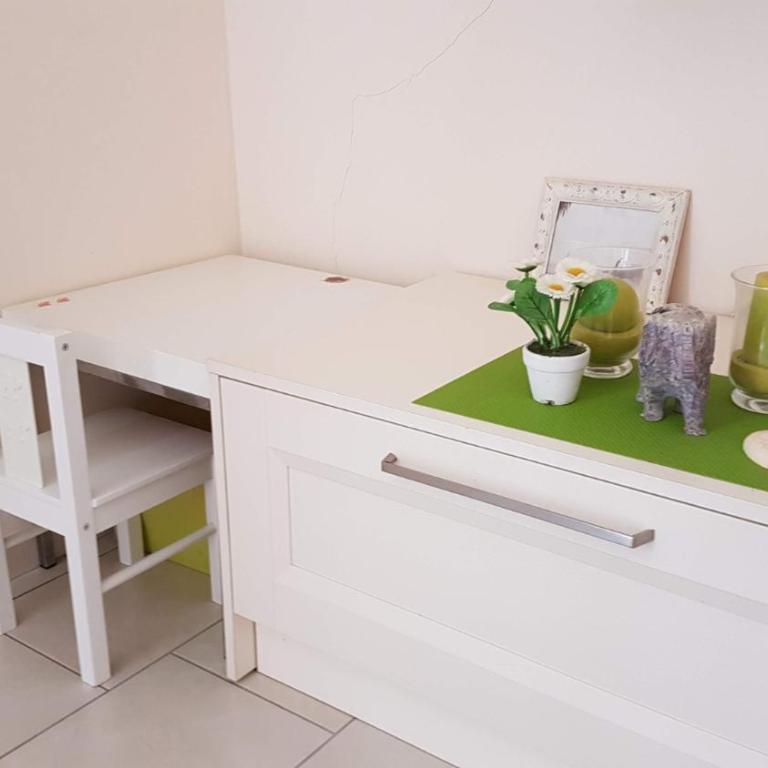BnB Cairoli - Homezon - Appartamento con Vista e Balcone - 10