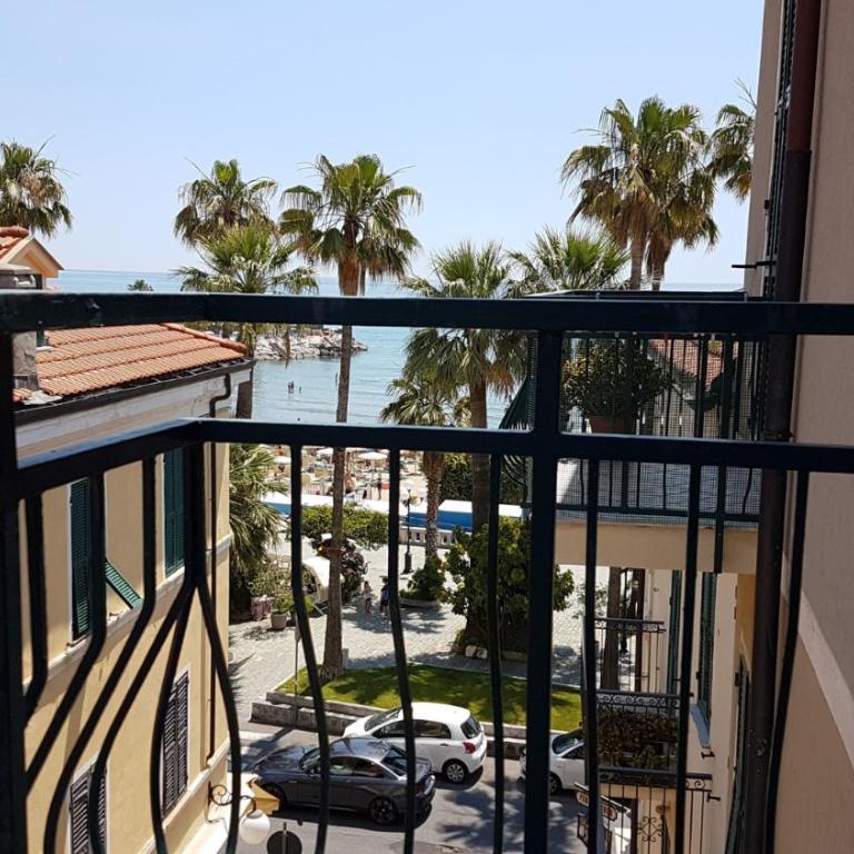 BnB Cairoli - Homezon - Appartamento con Vista e Balcone - 14