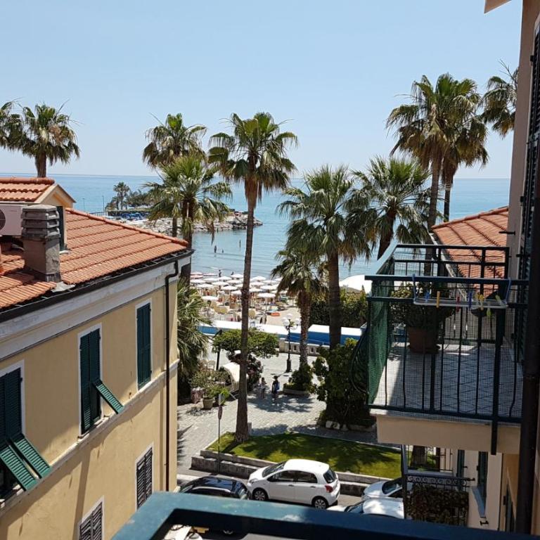 BnB Cairoli - Homezon - Appartamento con Vista e Balcone - 13