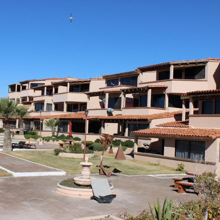 Mid-century Ocean View Apartment - Casa - 1