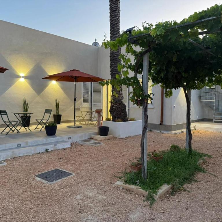 Stagnone Sunset Holidays - Deluxe One-Bedroom Apartment with Garden View - 13
