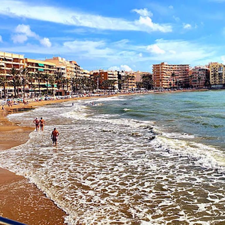 Amplia Casa Independiente cerca del mar - Casa de 4 dormitorios - 30