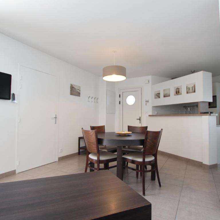Résidence Belle Plage - Appartement 2 Chambres avec Balcon et Vue sur la Mer - 2