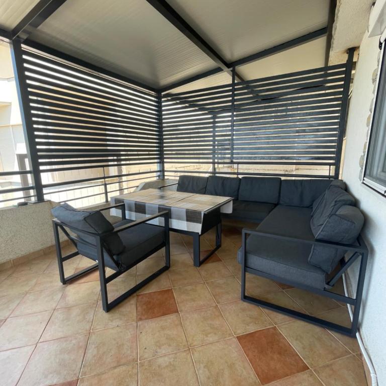 TALi - One-Bedroom Apartment - 50