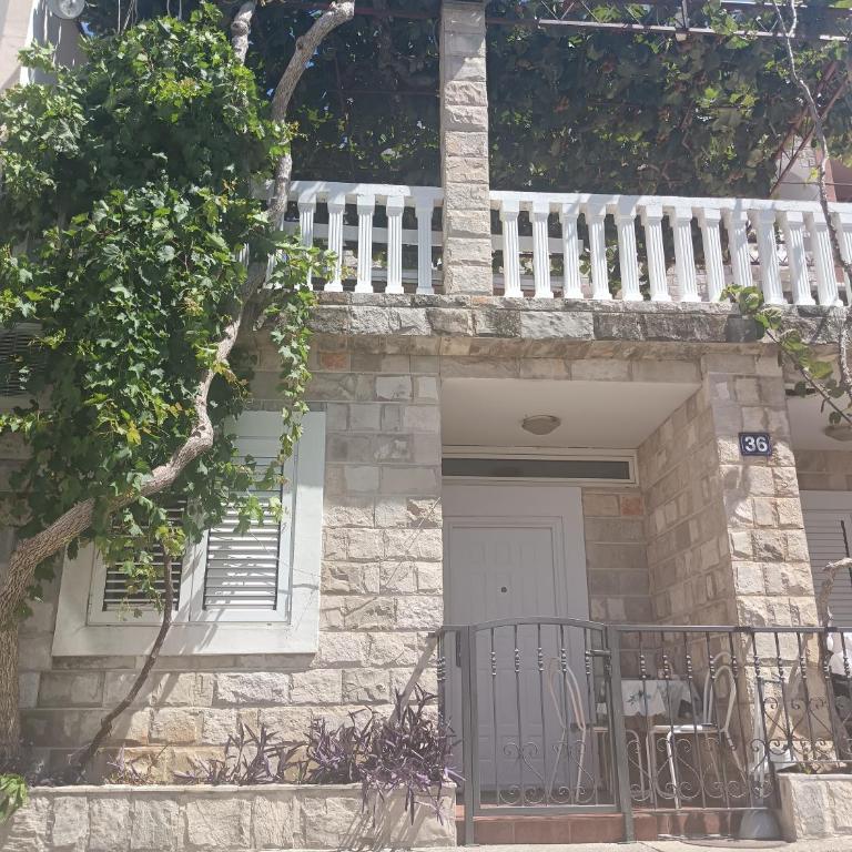 Pet Friendly Apartment Ground Floor - One-Bedroom Apartment - 1