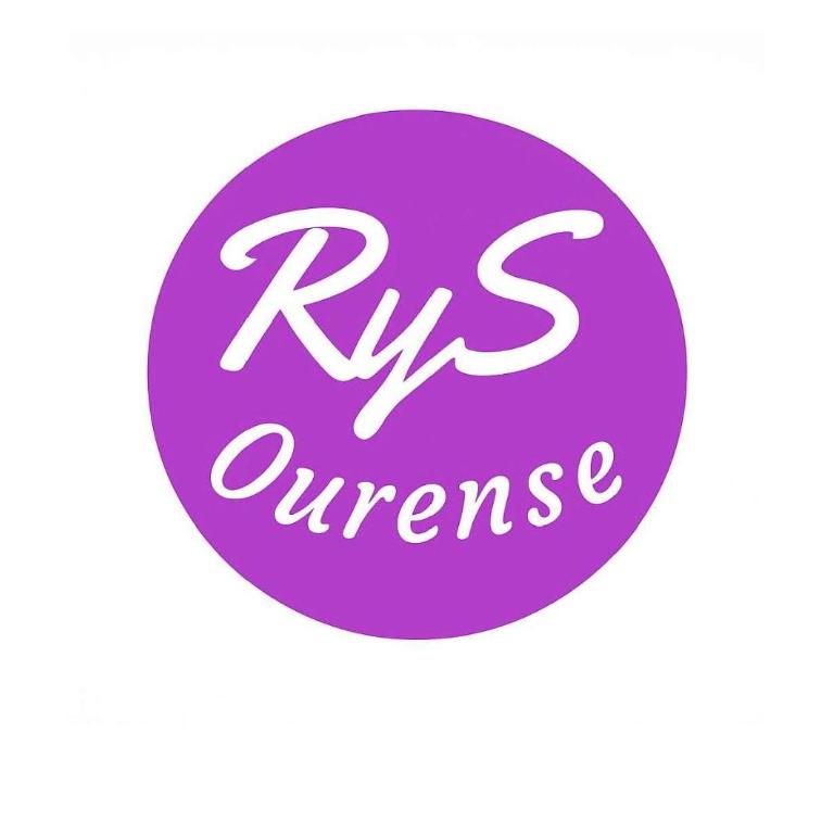 RyS Ourense Centro PARKING Gratis - Four-Bedroom Apartment with Balcony - 16