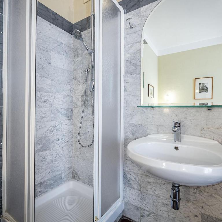 Bellevue House Affittacamere - Camera Matrimoniale con Bagno Privato Esterno - 4